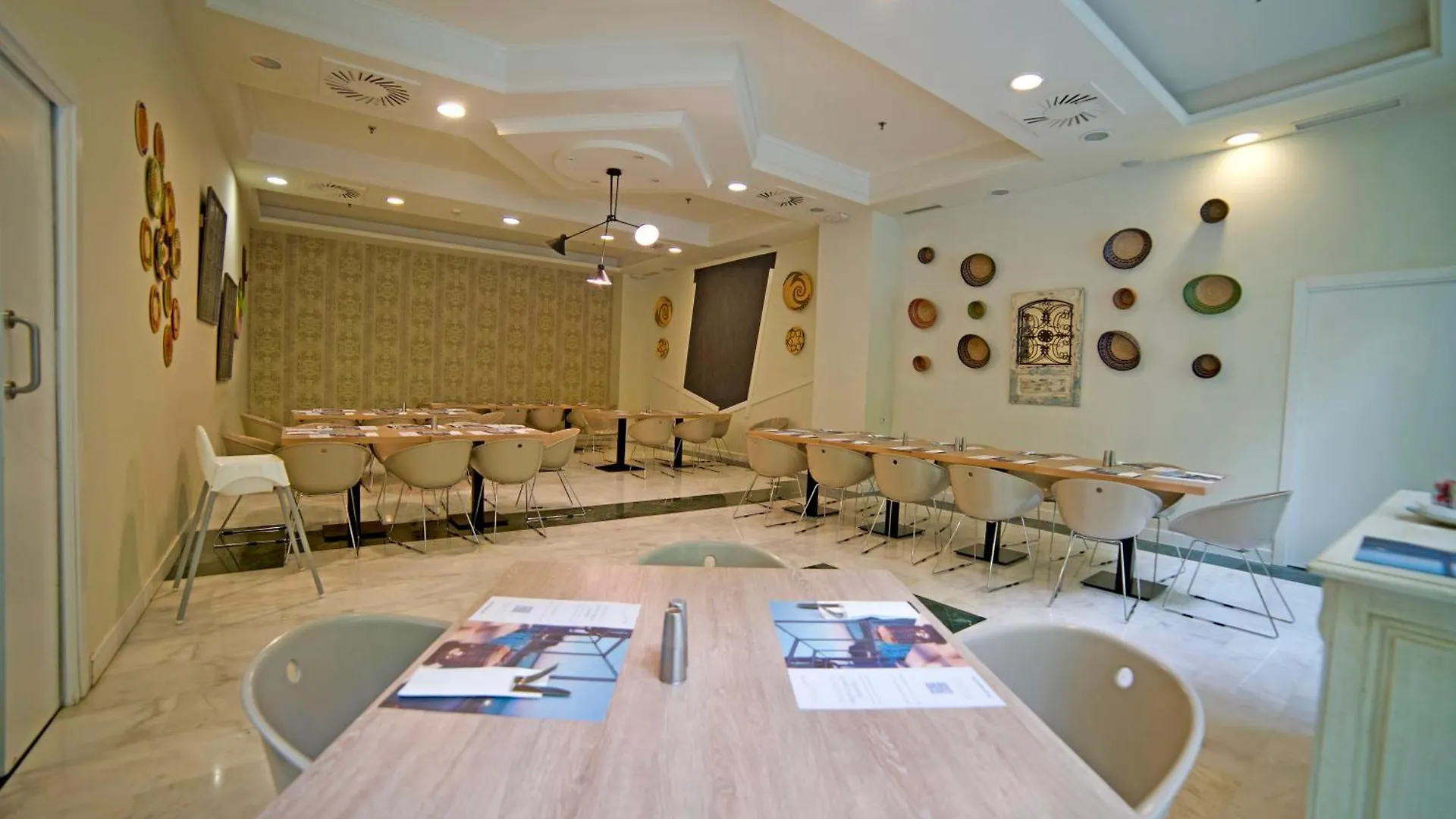 Отель Holiday World Riwo Hotel. Бенальмадена